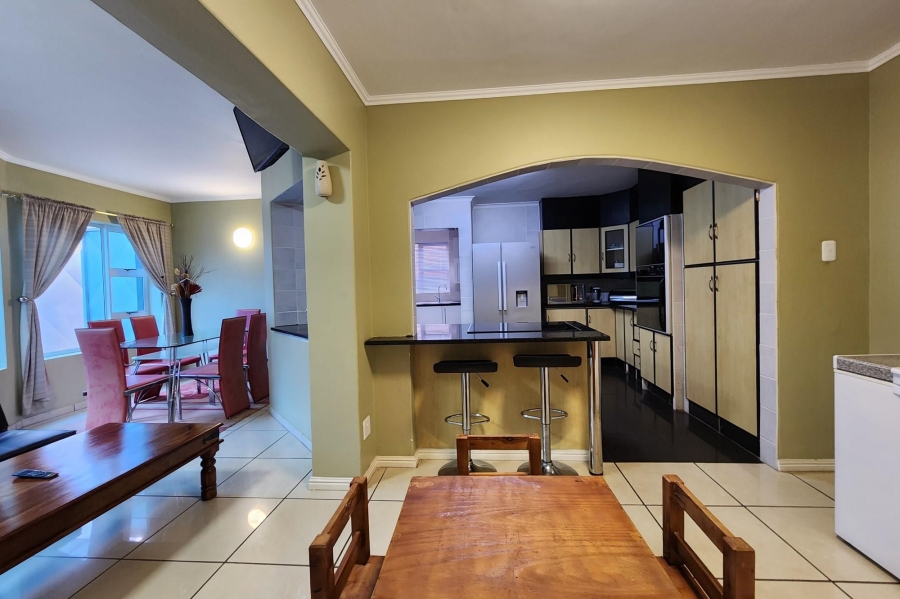 8 Bedroom Property for Sale in Wavecrest Eastern Cape